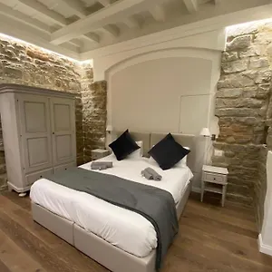 https://casinis-house.it-tuscanyhotel.com