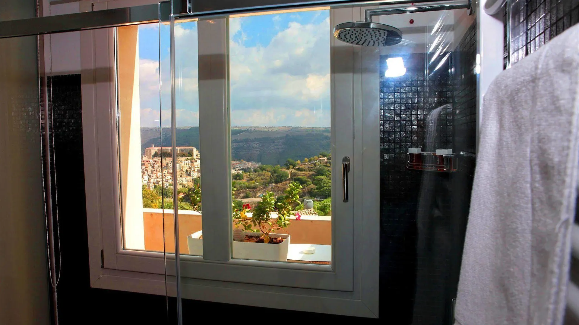 Hotel La Dimora Di Piazza Carmine Raguse 3*,